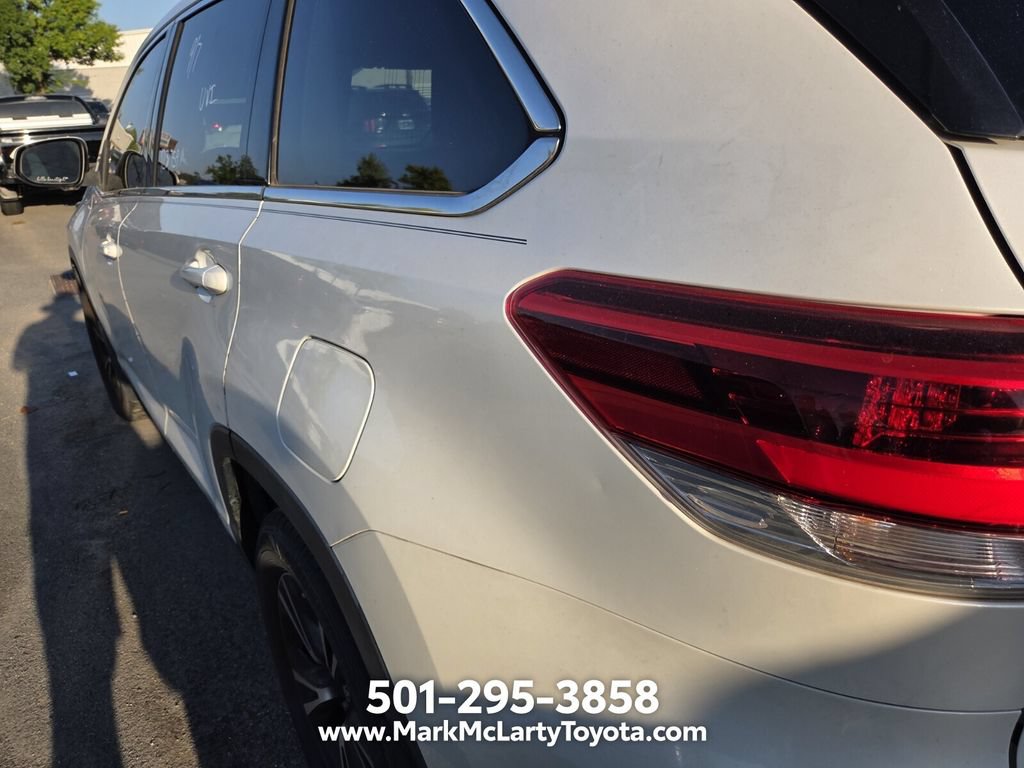 Used 2019 Toyota Highlander LE FWD image 7