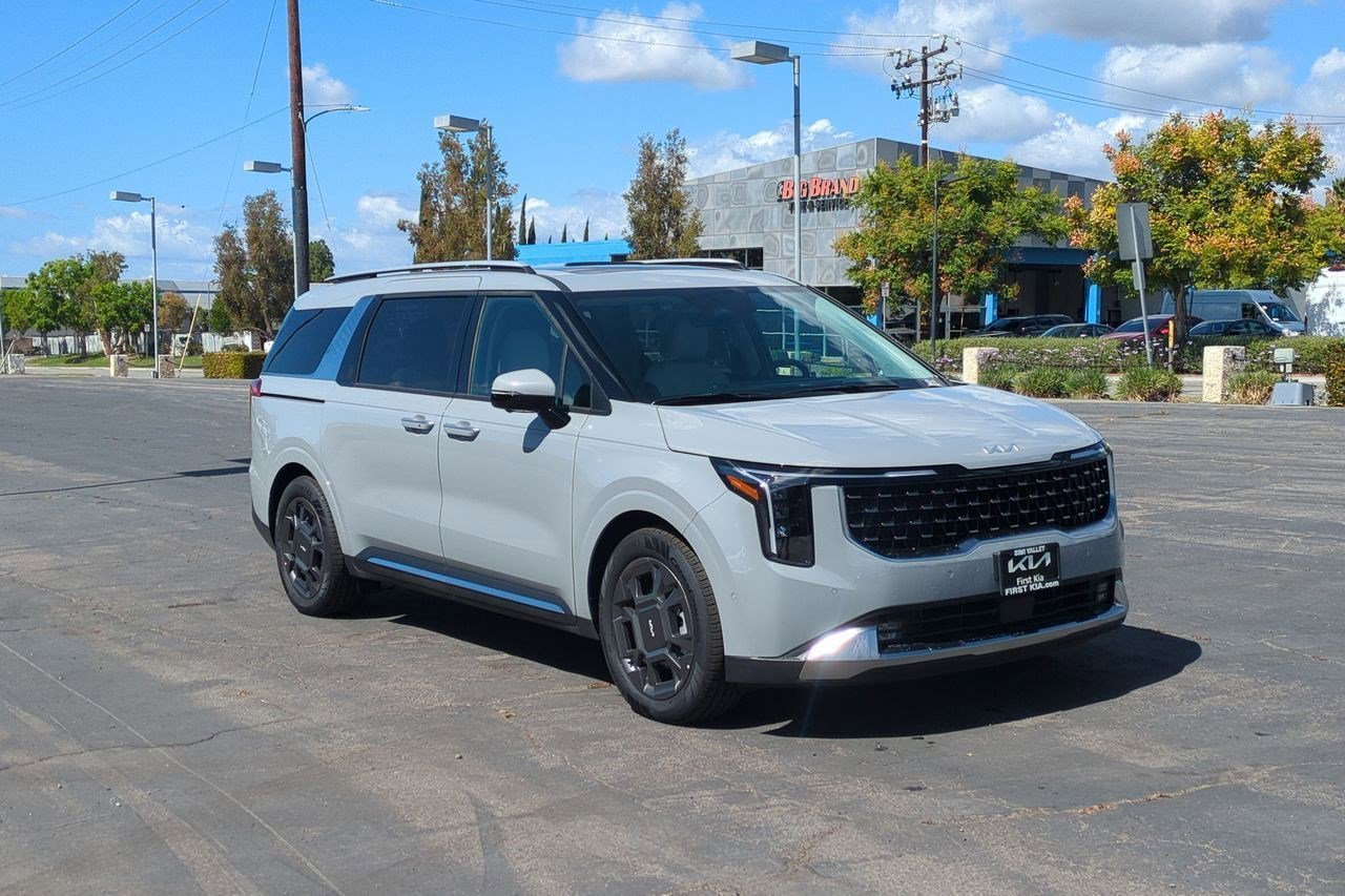 New 2026 Kia Carnival SX image 3