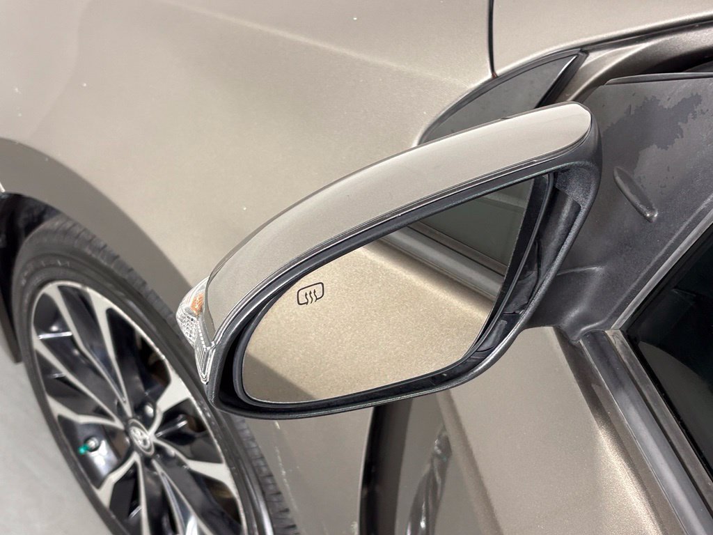Used 2018 Toyota Corolla SE w/ SE Premium Package FWD image 11