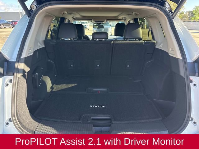 Used 2025 Nissan Rogue SL w/ Tech Package image 13