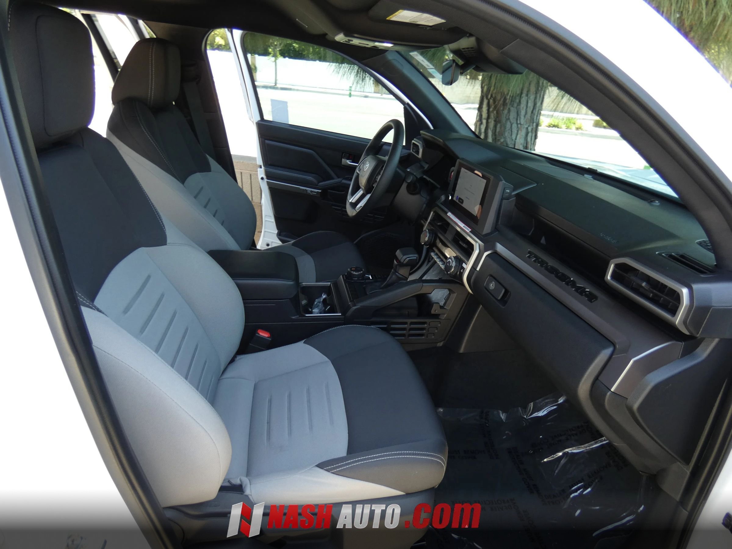 Used 2025 Toyota Tacoma TRD Sport AWD/4WD image 31