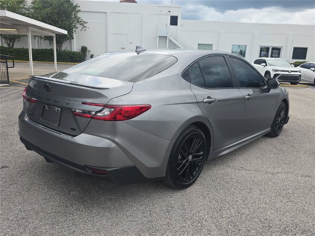 Used 2025 Toyota Camry SE w/ Convenience Package FWD image 3