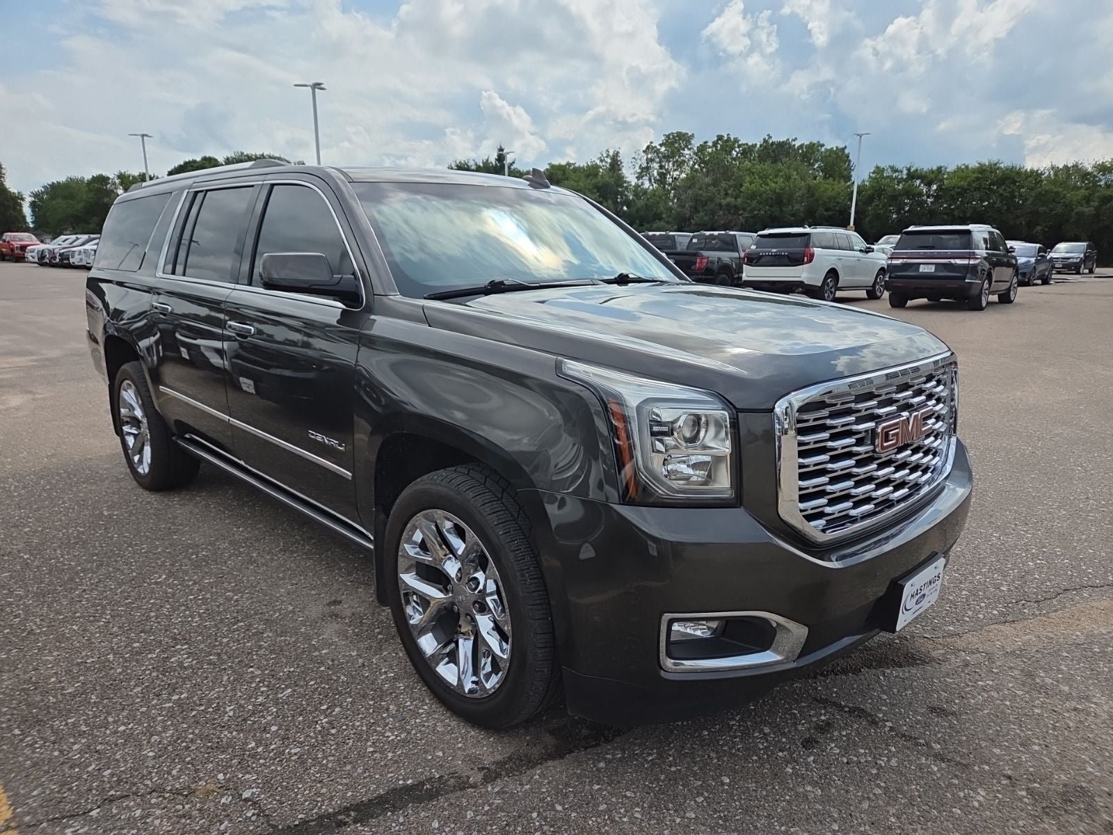 Used 2019 GMC Yukon XL Denali w/ Denali Ultimate Package AWD/4WD image 11
