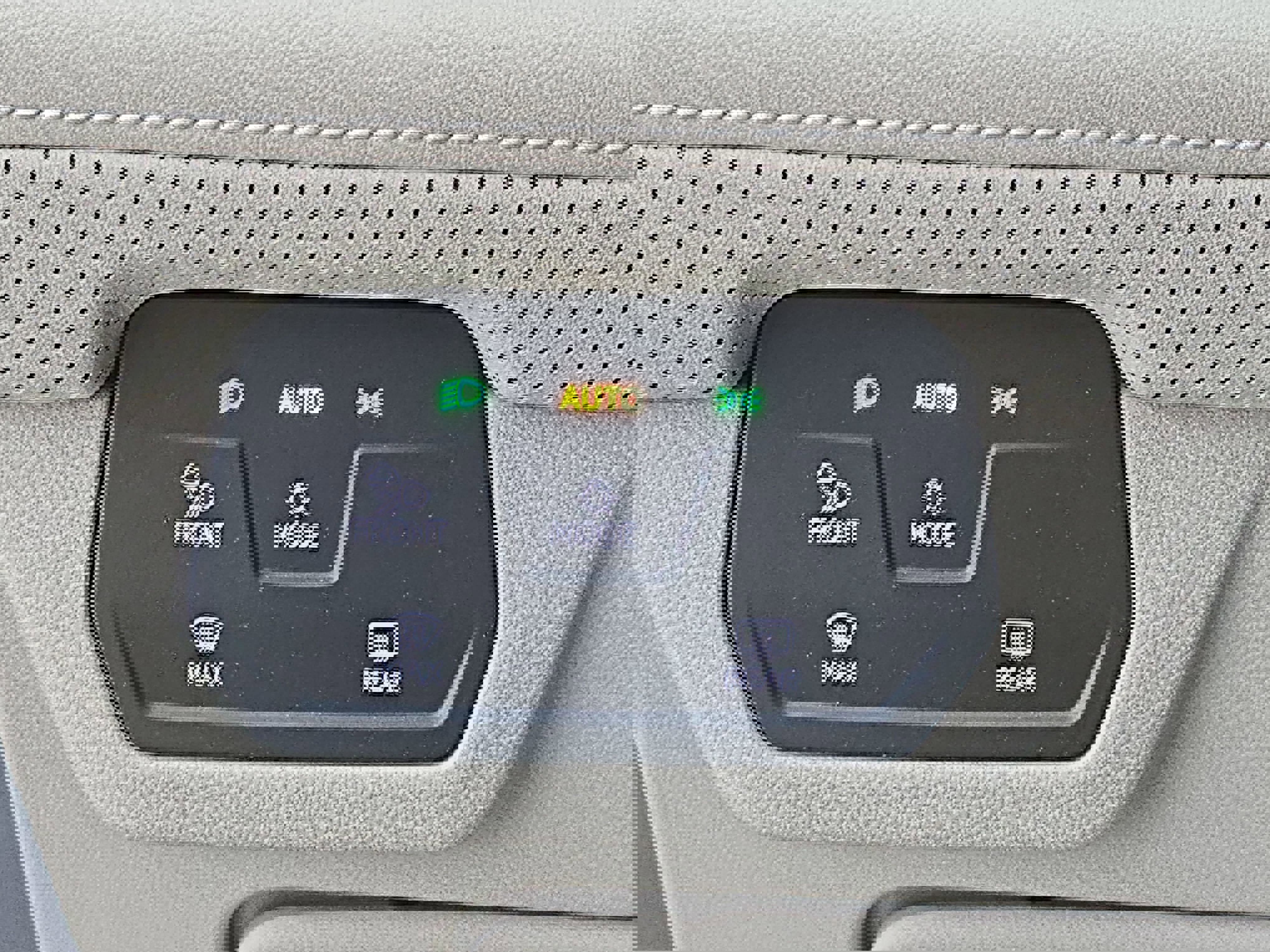 Used 2025 Volkswagen Atlas SE image 27