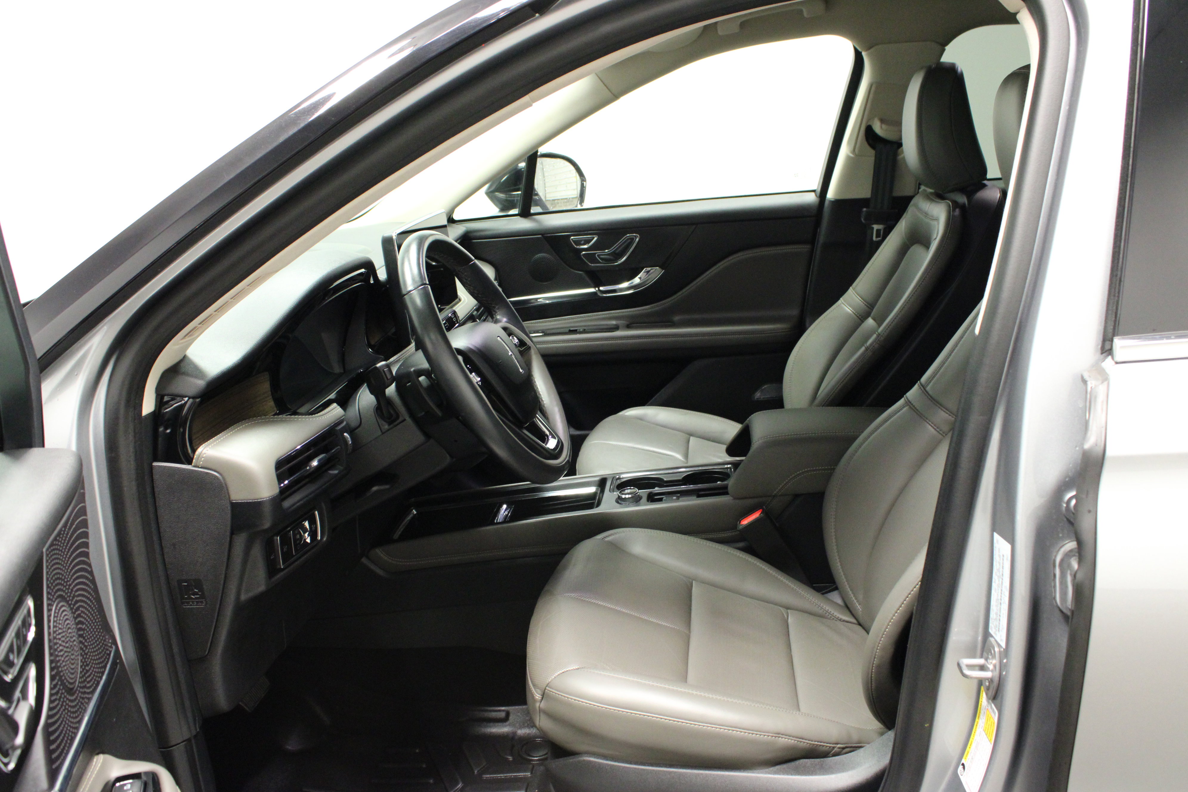 Used 2023 Lincoln Corsair Reserve image 17