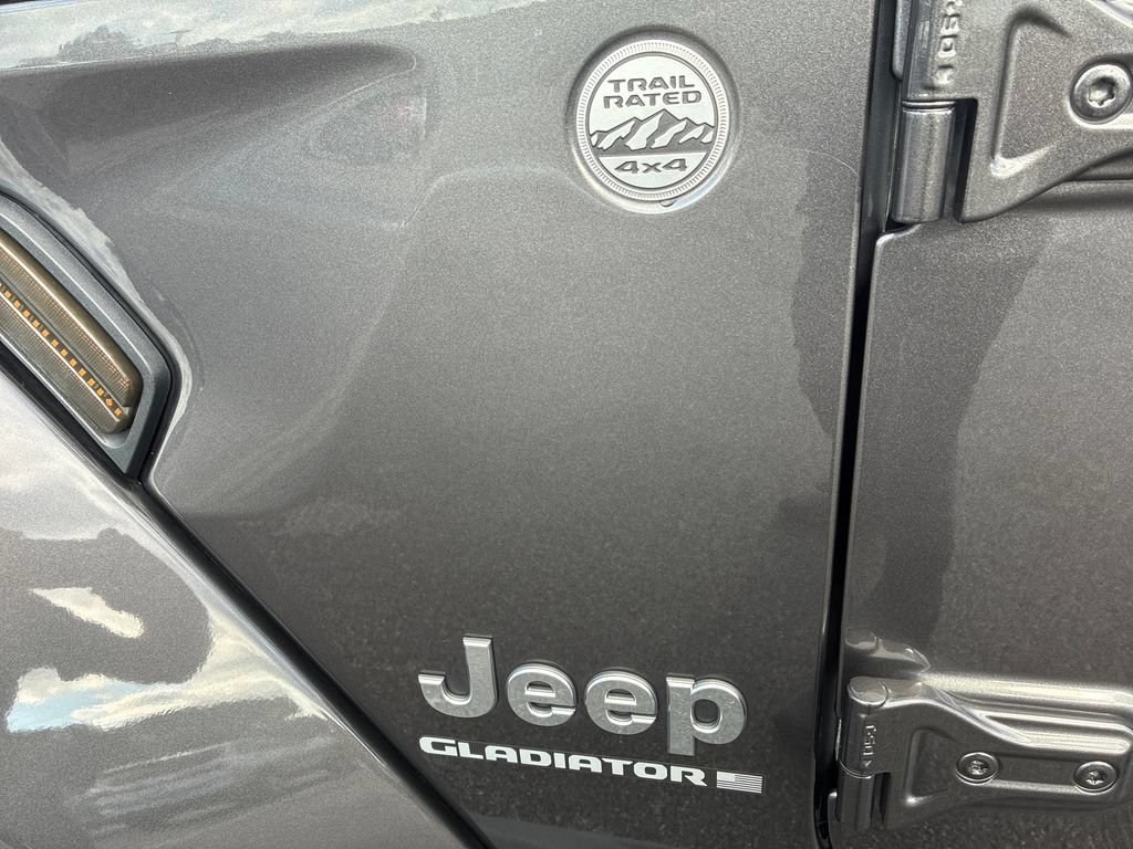 Used 2023 Jeep Gladiator Overland w/ Cold Weather Group AWD/4WD image 41
