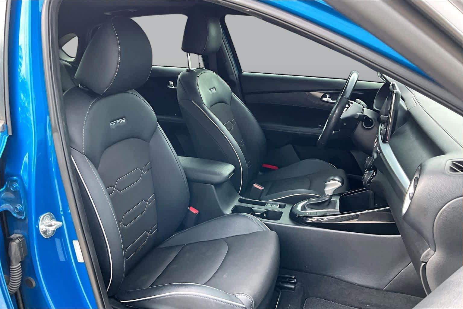 Used 2023 Kia Forte GT-Line w/ GT-Line Premium Package FWD image 9