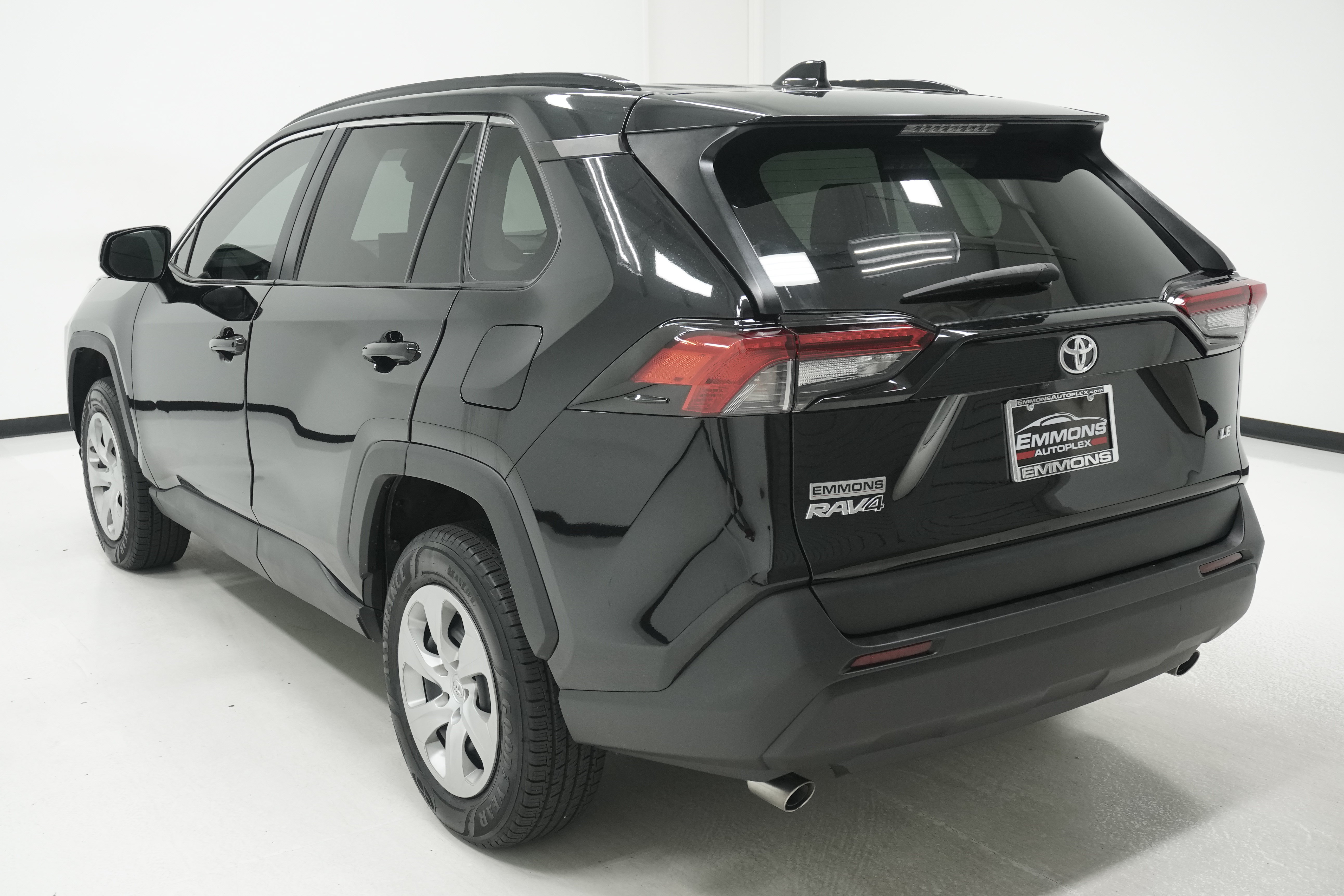 Used 2021 Toyota RAV4 LE FWD image 6