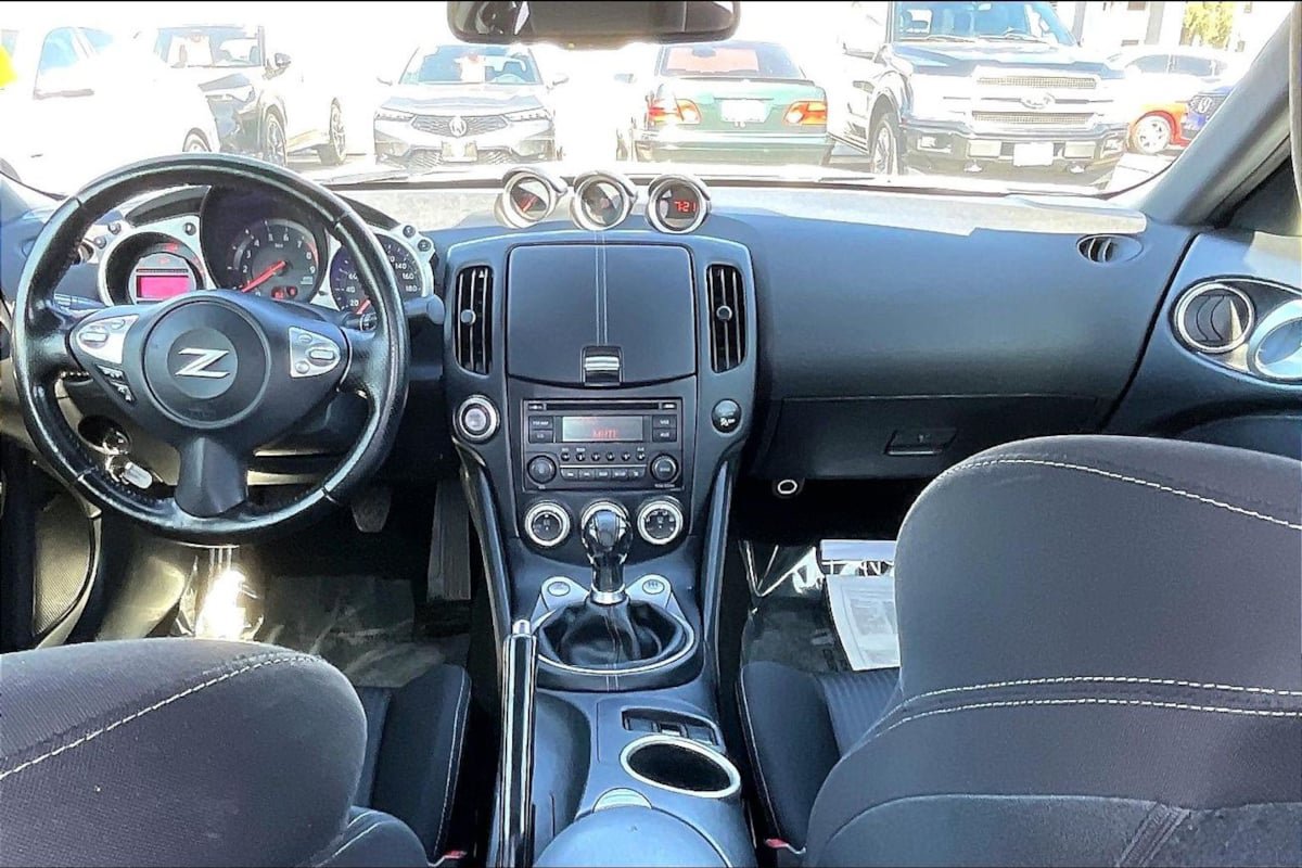 Used 2020 Nissan 370Z Coupe RWD image 12