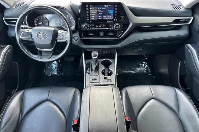 Certified 2022 Toyota Highlander XLE AWD/4WD image 17