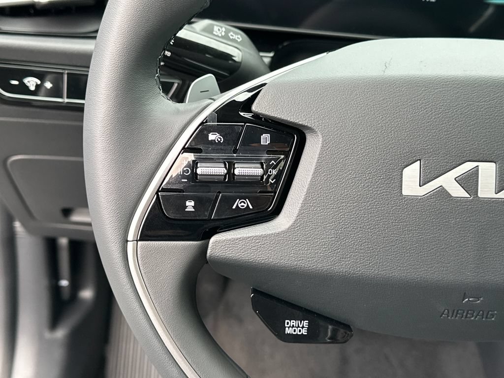 New 2026 Kia Niro EX FWD image 17