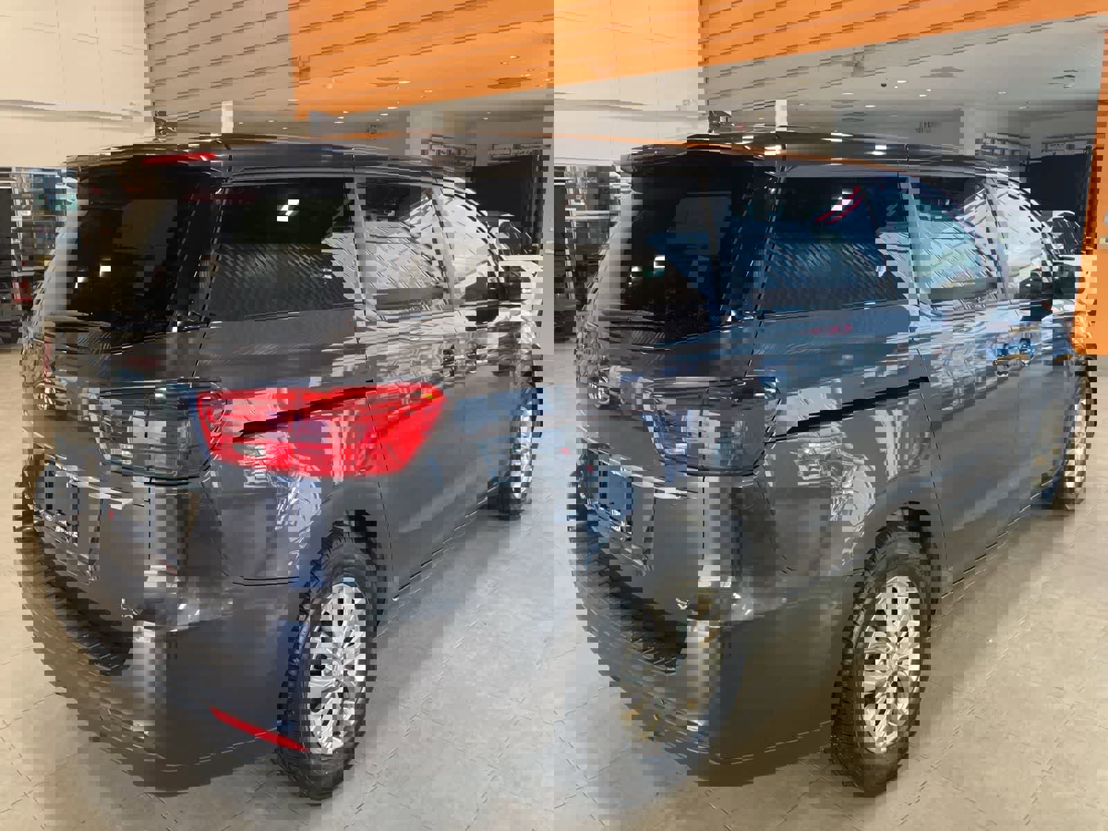 Used 2021 Kia Sedona LX image 5