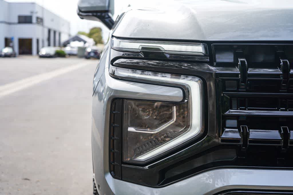 Used 2025 Chevrolet Suburban Z71 AWD/4WD image 10