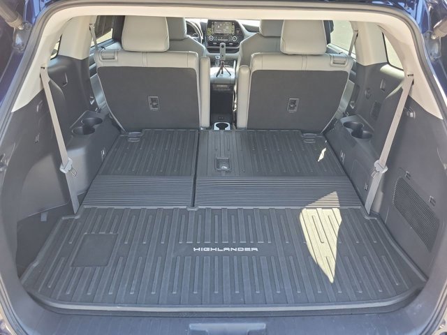 Used 2020 Toyota Highlander XLE image 13