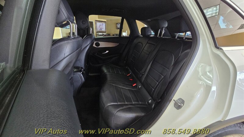 Used 2019 Mercedes-Benz GLC 300 4MATIC image 16