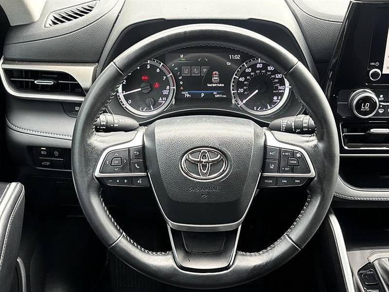 Used 2023 Toyota Highlander LE FWD image 19