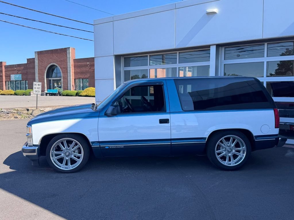 Used 1999 Chevrolet Tahoe 2WD 2-Door w/ Convenience Group image 2