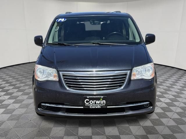 Used 2014 Chrysler Town & Country Touring FWD image 6