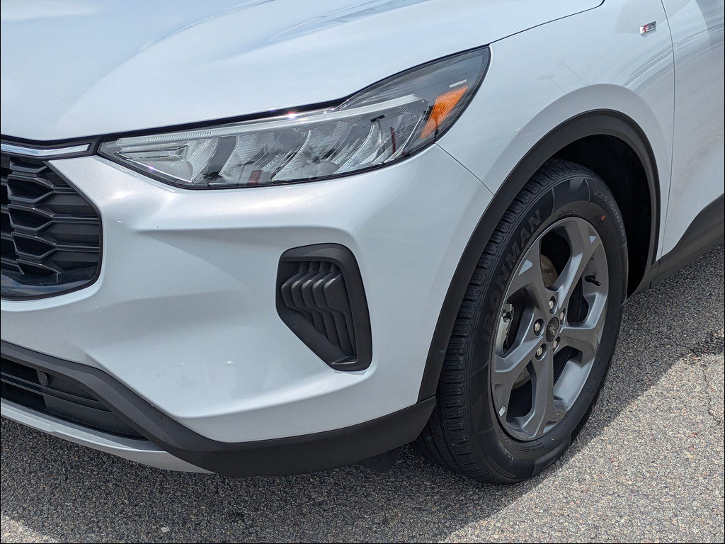 Used 2025 Ford Escape ST-Line FWD image 9