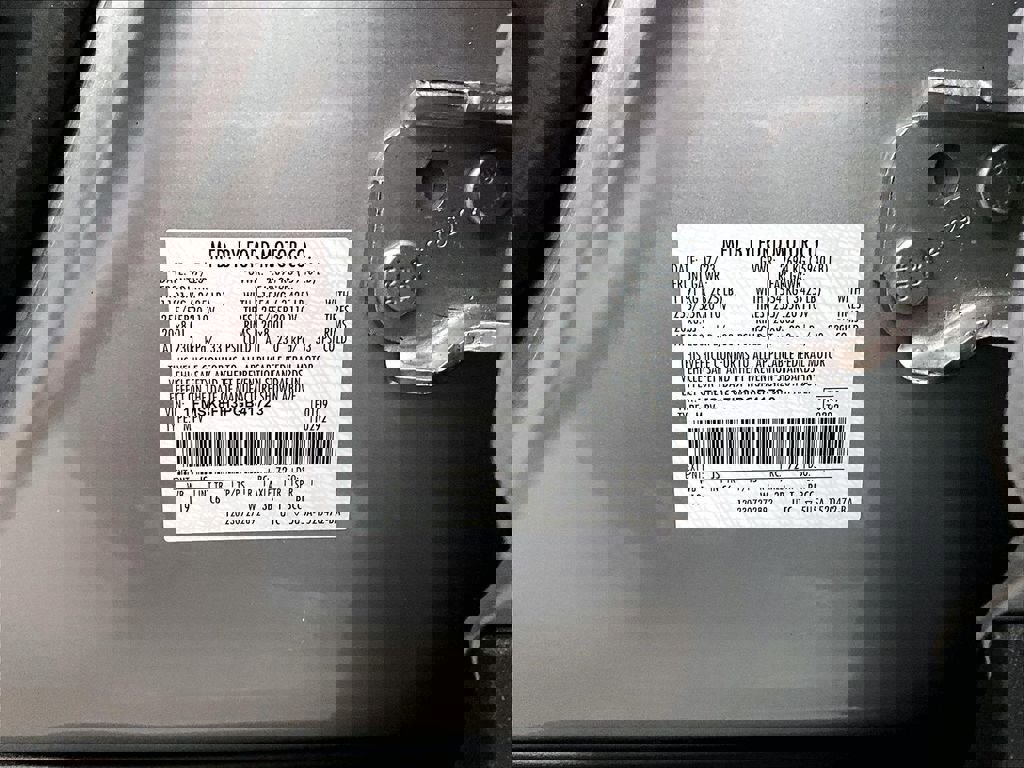 Used 2023 Ford Explorer Limited w/ Equipment Group 301A AWD/4WD image 35