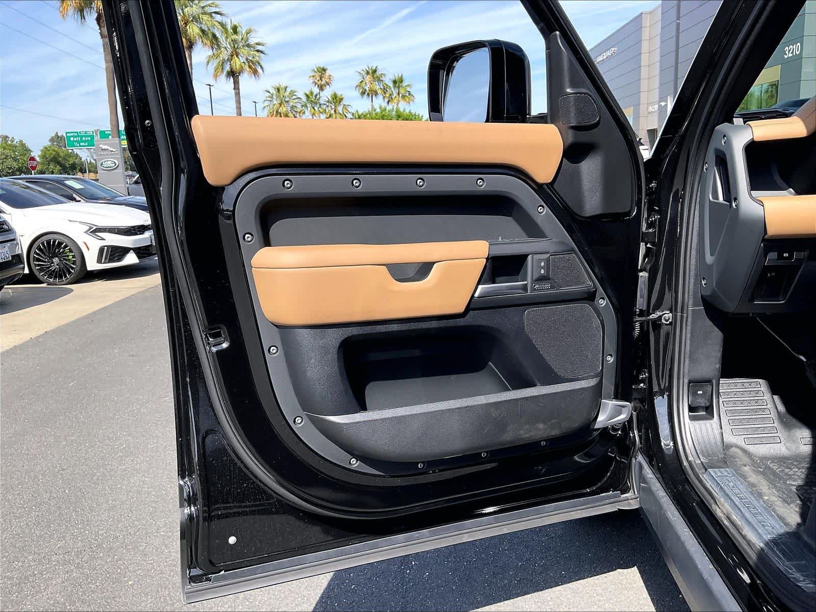 New 2026 Land Rover Defender 110 X-Dynamic SE AWD/4WD image 24