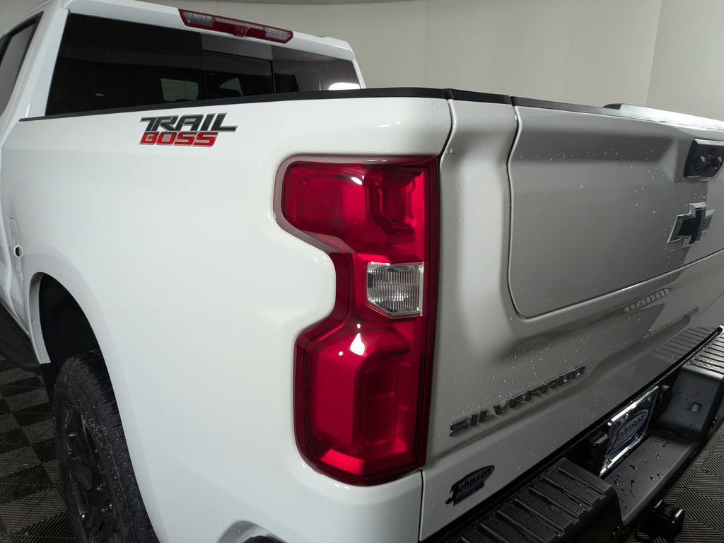 Used 2026 Chevrolet Silverado 1500 LT Trail Boss w/ LT Trail Boss Premium Package AWD/4WD image 11