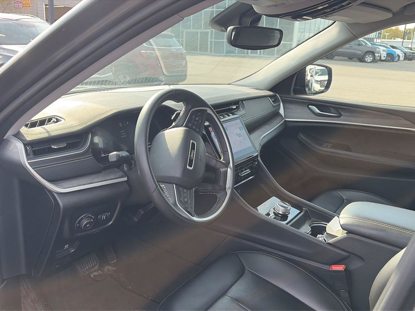 Used 2023 Jeep Grand Cherokee Limited AWD/4WD image 5