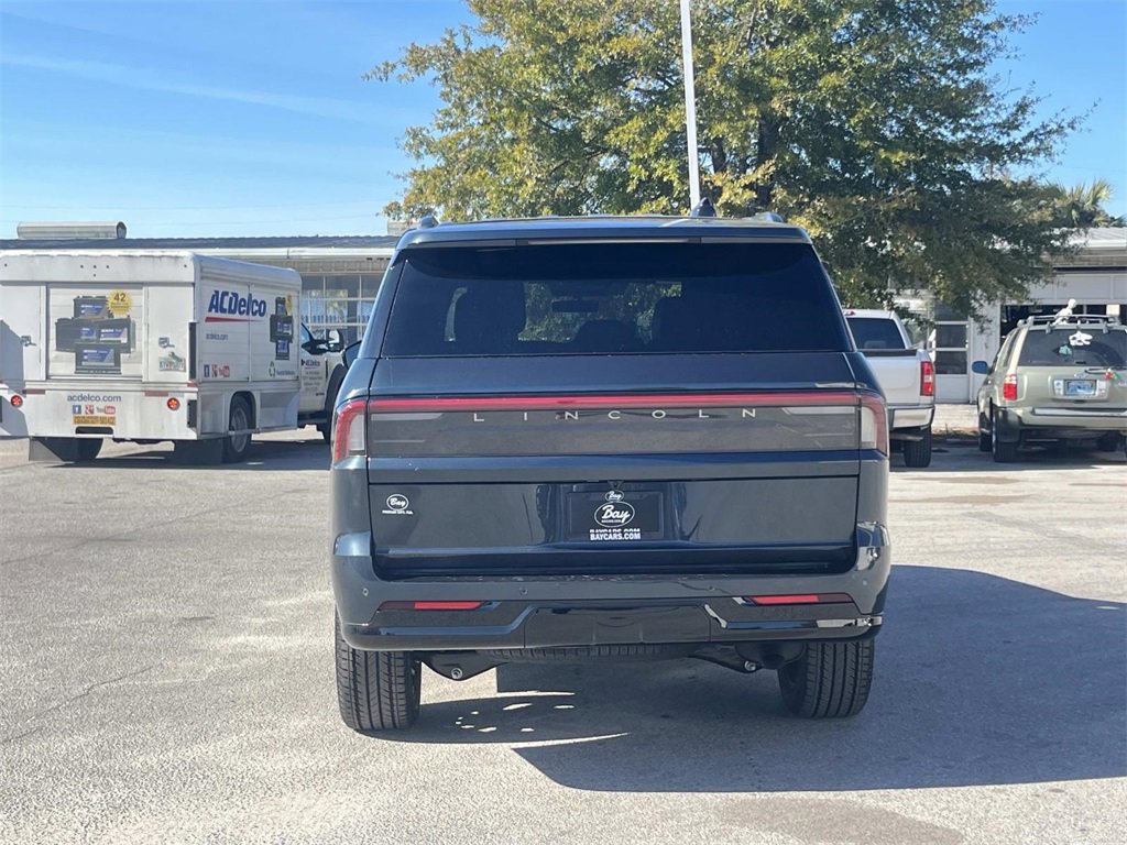 New 2025 Lincoln Navigator Reserve w/ Jet Appearance Package image 4