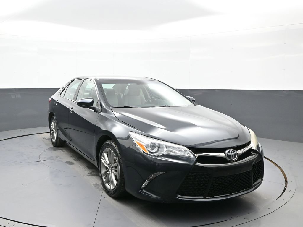 Used 2016 Toyota Camry SE image 3