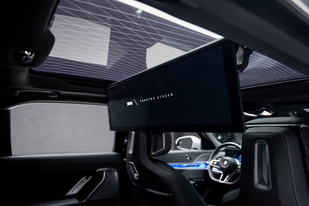 Used 2023 BMW i7 xDrive60 w/ Executive Package 2 image 3