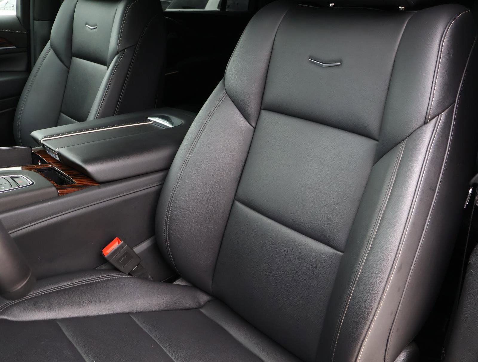 Used 2024 Cadillac Escalade ESV Luxury image 18