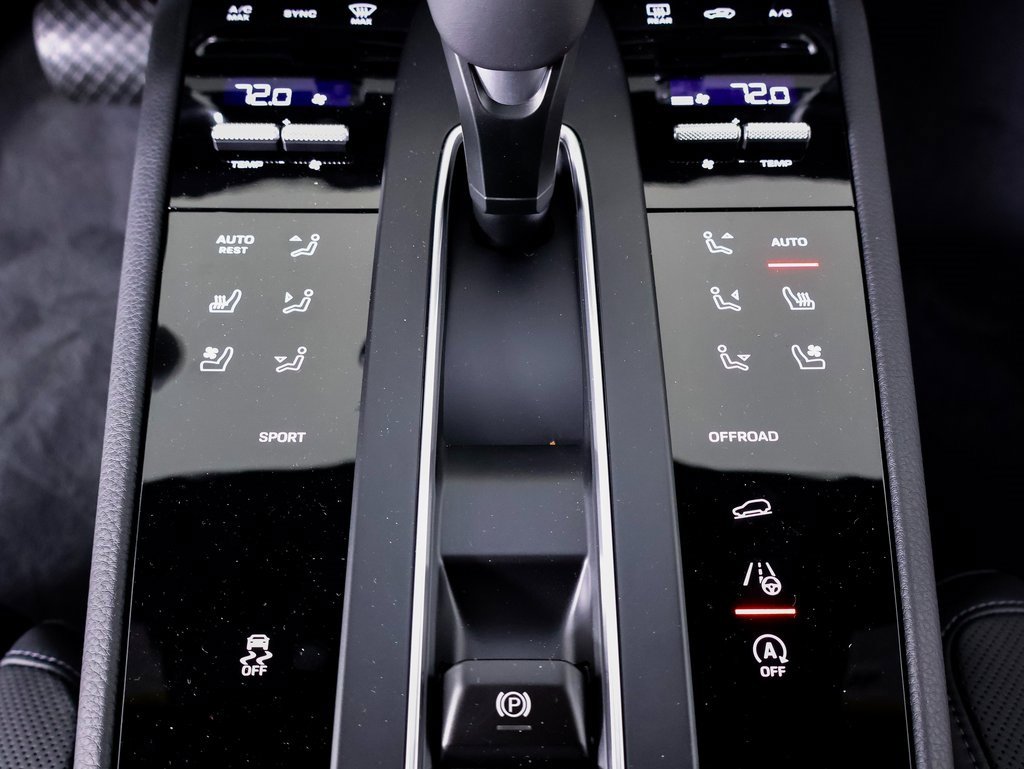 New 2026 Porsche Macan image 18