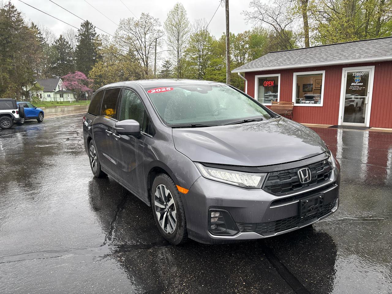 Used 2025 Honda Odyssey EX-L image 2