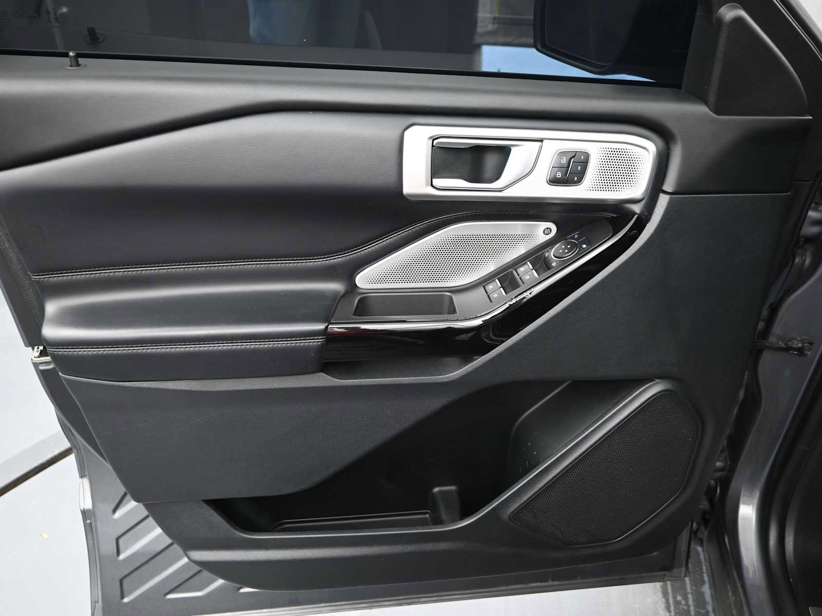 Used 2021 Ford Explorer Platinum w/ Equipment Group 601A image 16