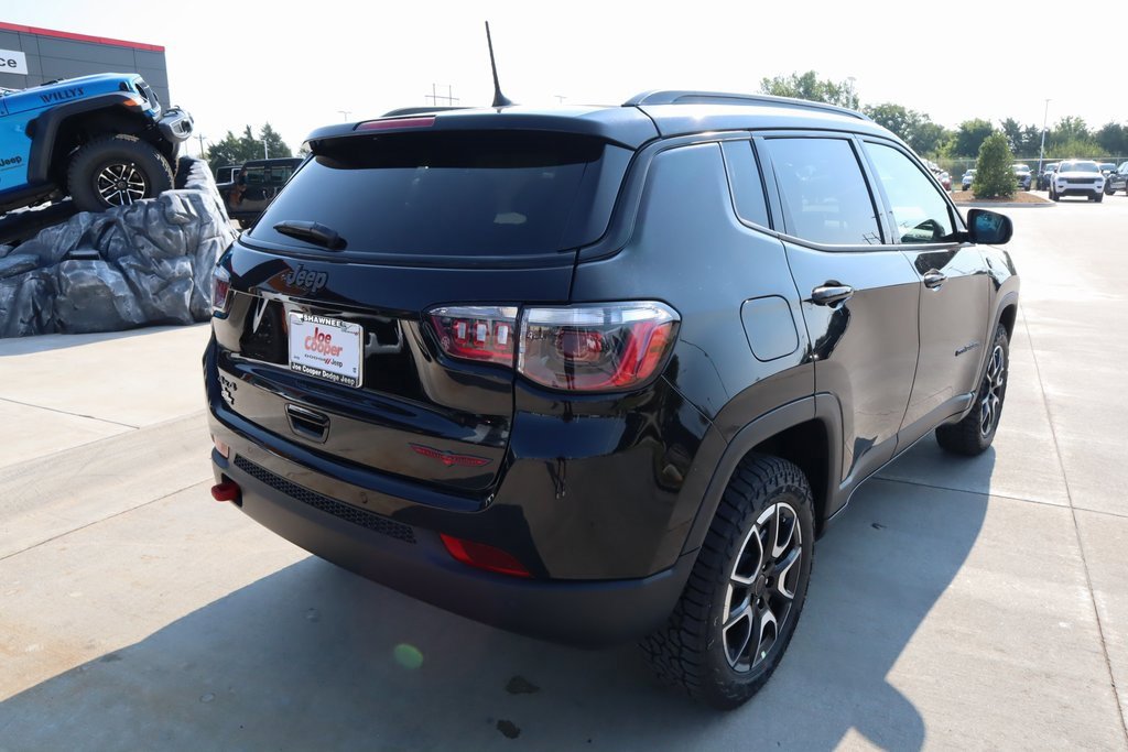 New 2025 Jeep Compass Trailhawk w/ Sun & Sound Group image 19