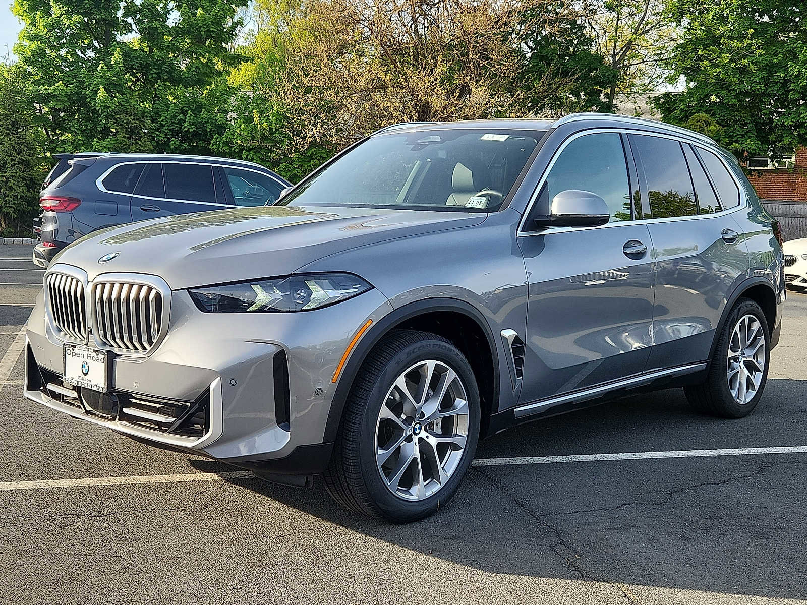 Certified 2024 BMW X5 xDrive40i w/ Parking Assistance Package AWD/4WD image 3