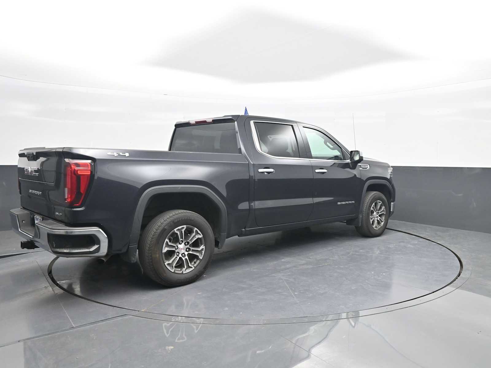 Used 2025 GMC Sierra 1500 SLT AWD/4WD image 8