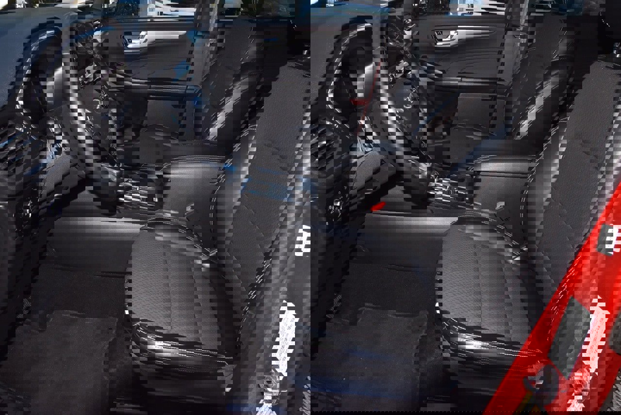 Used 2024 Ford Escape SE image 13