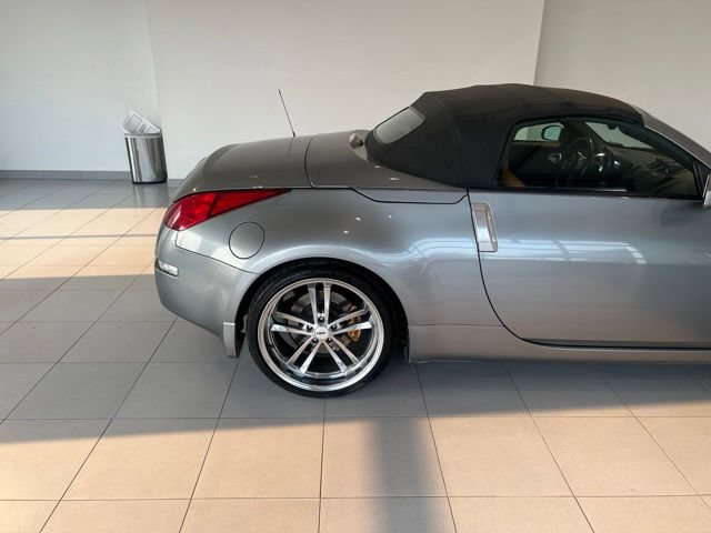 Used 2005 Nissan 350Z Grand Touring RWD image 10