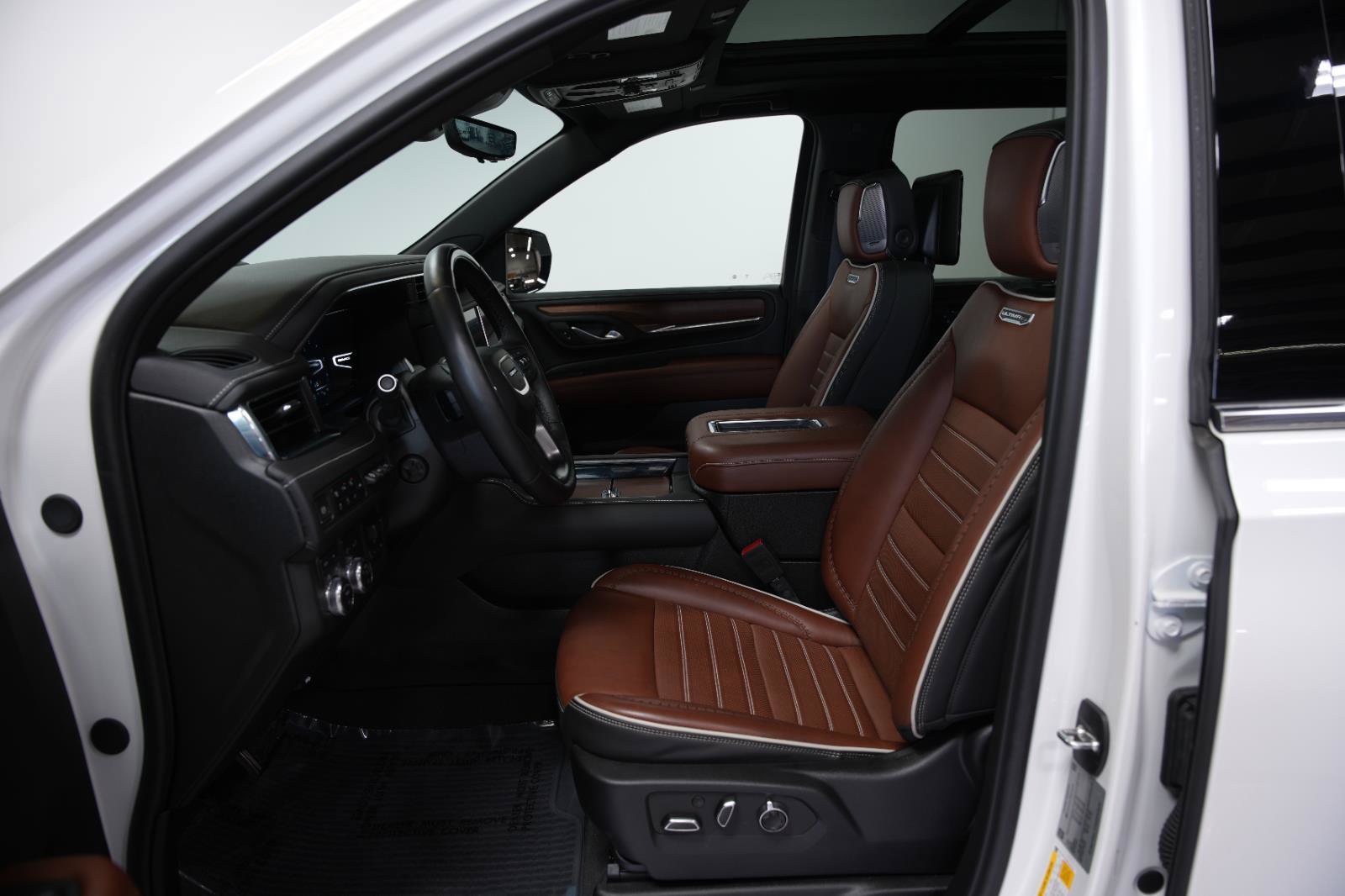 Used 2024 GMC Yukon XL Denali Ultimate AWD/4WD image 35