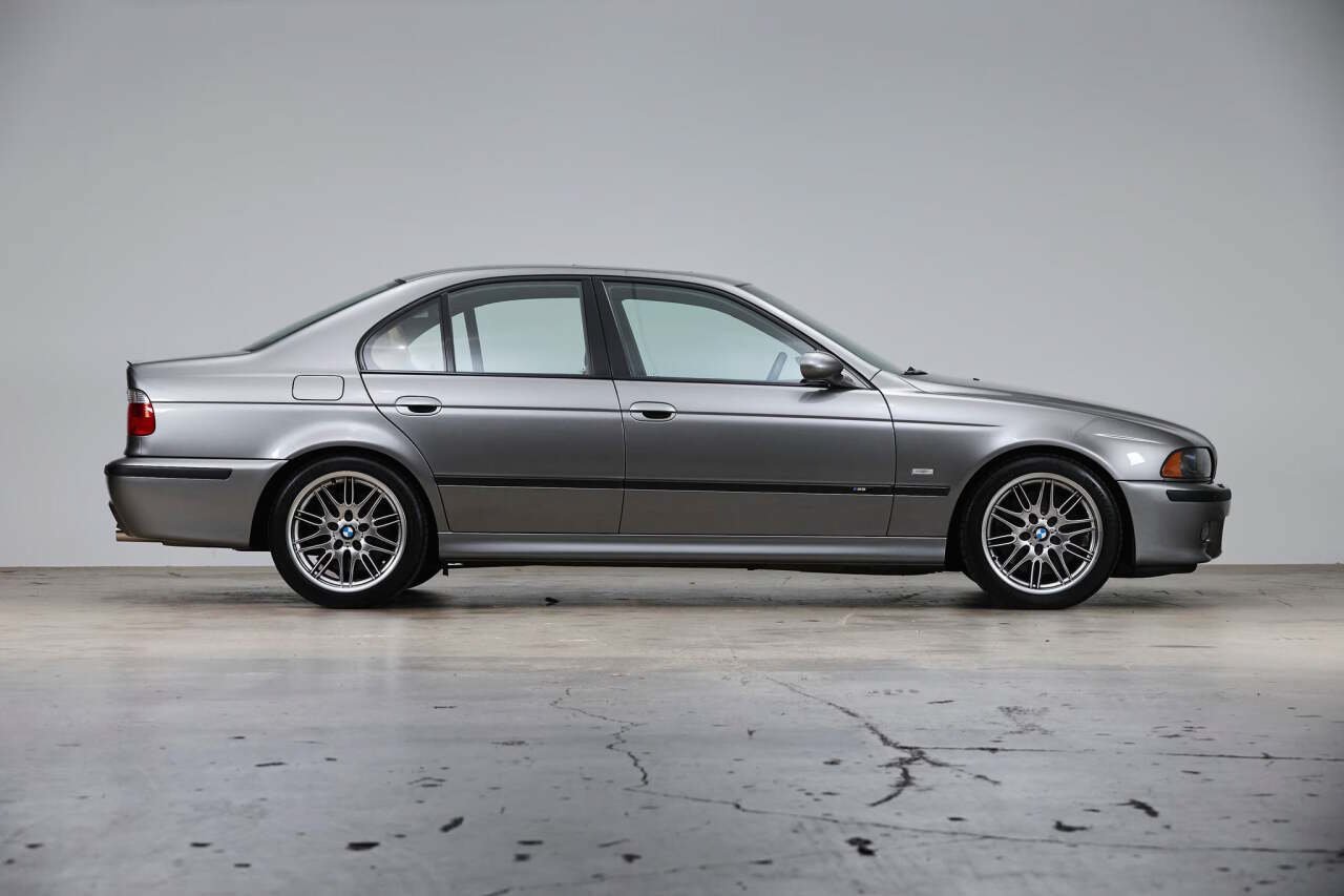 Used 2003 BMW M5 RWD image 5