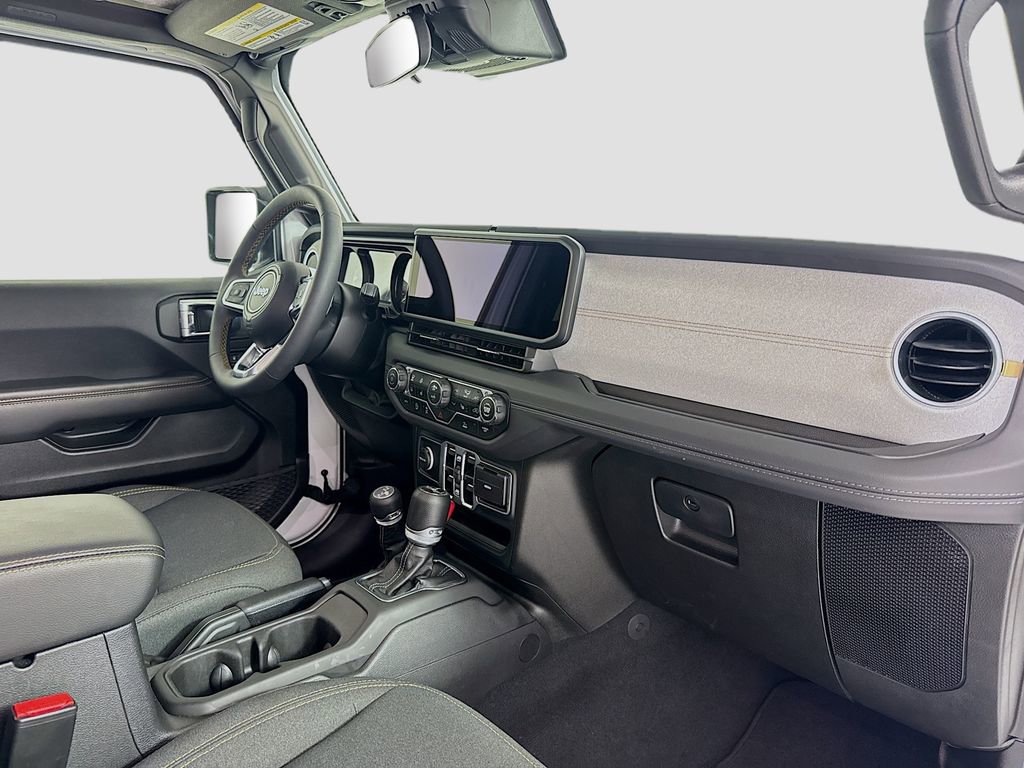 Used 2025 Jeep Wrangler Sahara image 26
