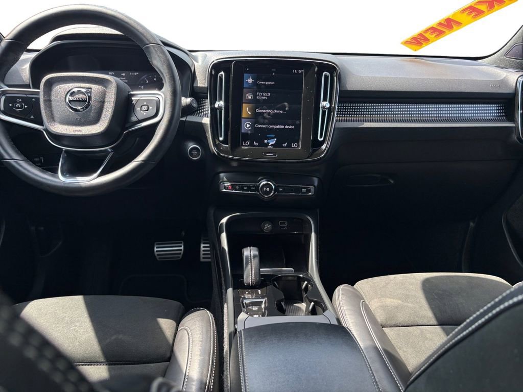 Used 2022 Volvo XC40 T5 R-Design AWD/4WD image 14