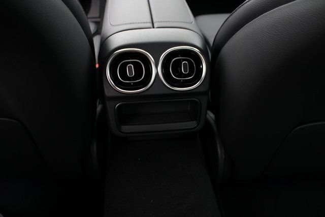 New 2025 Mercedes-Benz C 300 4MATIC Sedan image 32