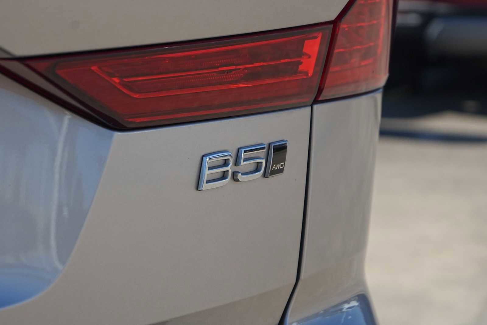 Used 2024 Volvo XC60 B5 Core w/ Protection Package Premier image 8