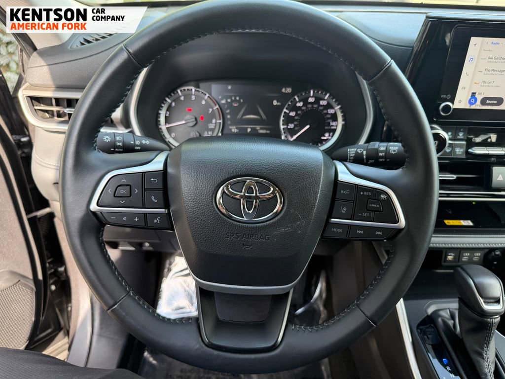 Used 2025 Toyota Highlander XLE image 18