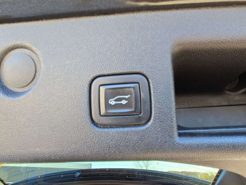 Used 2018 Chevrolet Equinox LT image 14