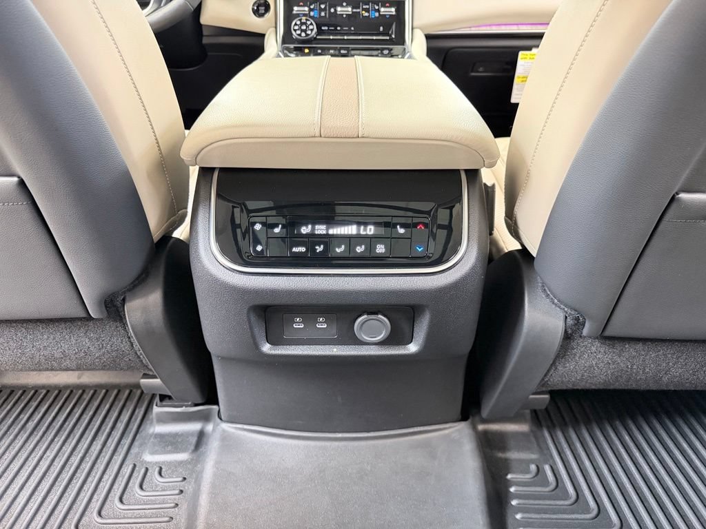 Used 2025 Nissan Armada Platinum w/ Convenience Package AWD/4WD image 26