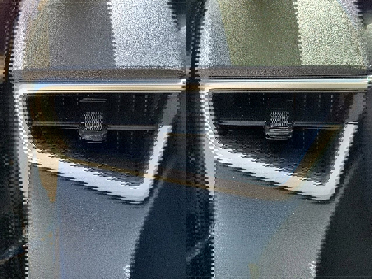 Used 2024 Toyota Corolla LE image 30