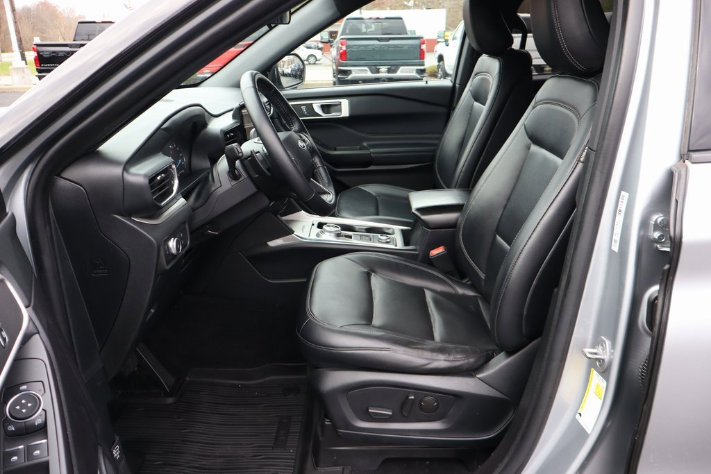 Used 2020 Ford Explorer XLT w/ Equipment Group 202A image 4